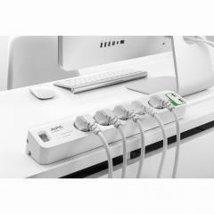APC SurgeArrest Essential PM5U-GR - 5x Überspannungsschutz + 2x USB mit Ladefunktion